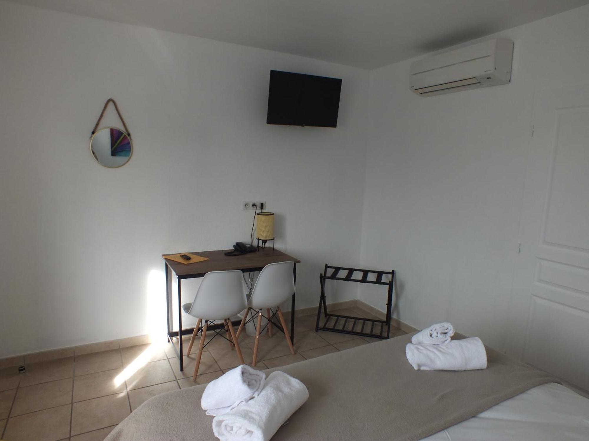 Logis Hotel Restaurant Le Clos Saint Loup Bram 외부 사진