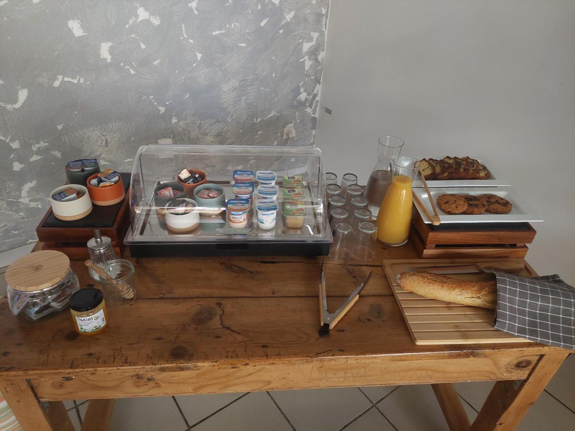 Logis Hotel Restaurant Le Clos Saint Loup Bram 외부 사진